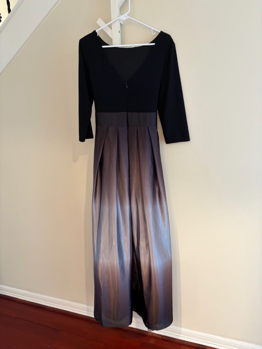 Elegant Black & Charcoal Ombre Long-Sleeve Midi Dress